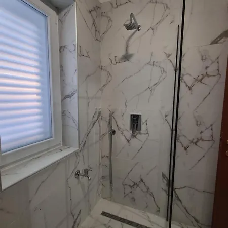 Ilo's Apartmant 티라나