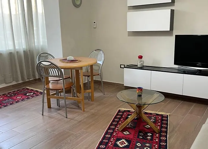 Ilo's Apartmant شقة تيرانا